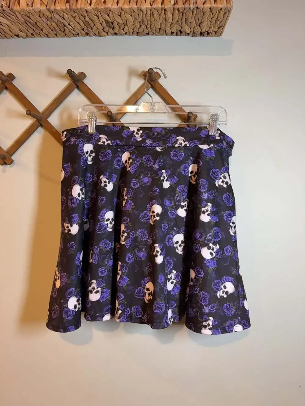 Hot Topic - Picture 2 of 3